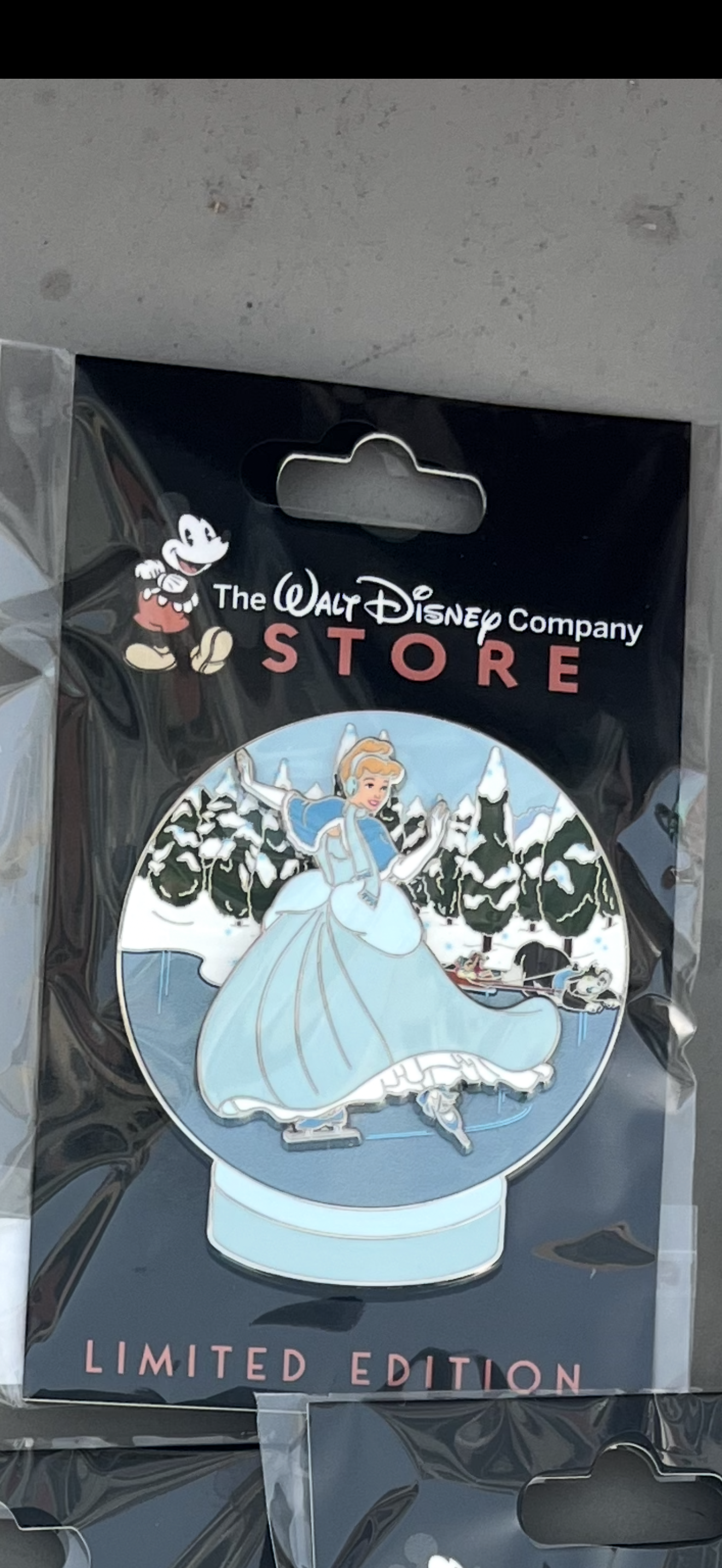 Winter Memories DEC LE 400 Cinderella Disney Pin