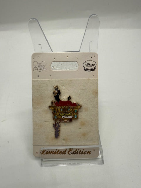Kucko New Groove Disney Store UK LE 600 Disney Pin