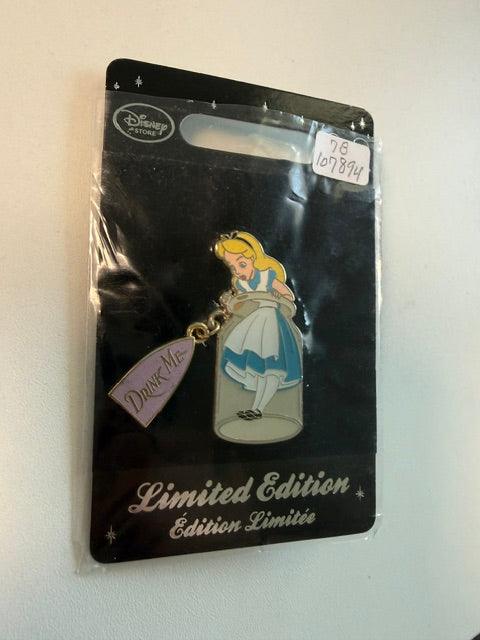 Alice Drink ME Bottle LE 750 Disney Store Pin