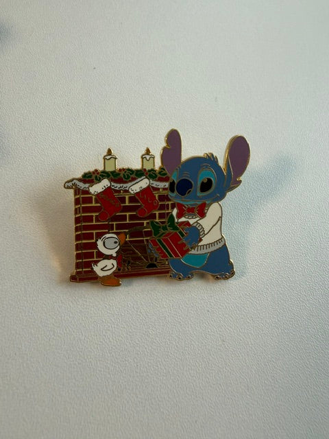 Stitch Japan Mall Ducks Christmas LE 250 Disney Pin
