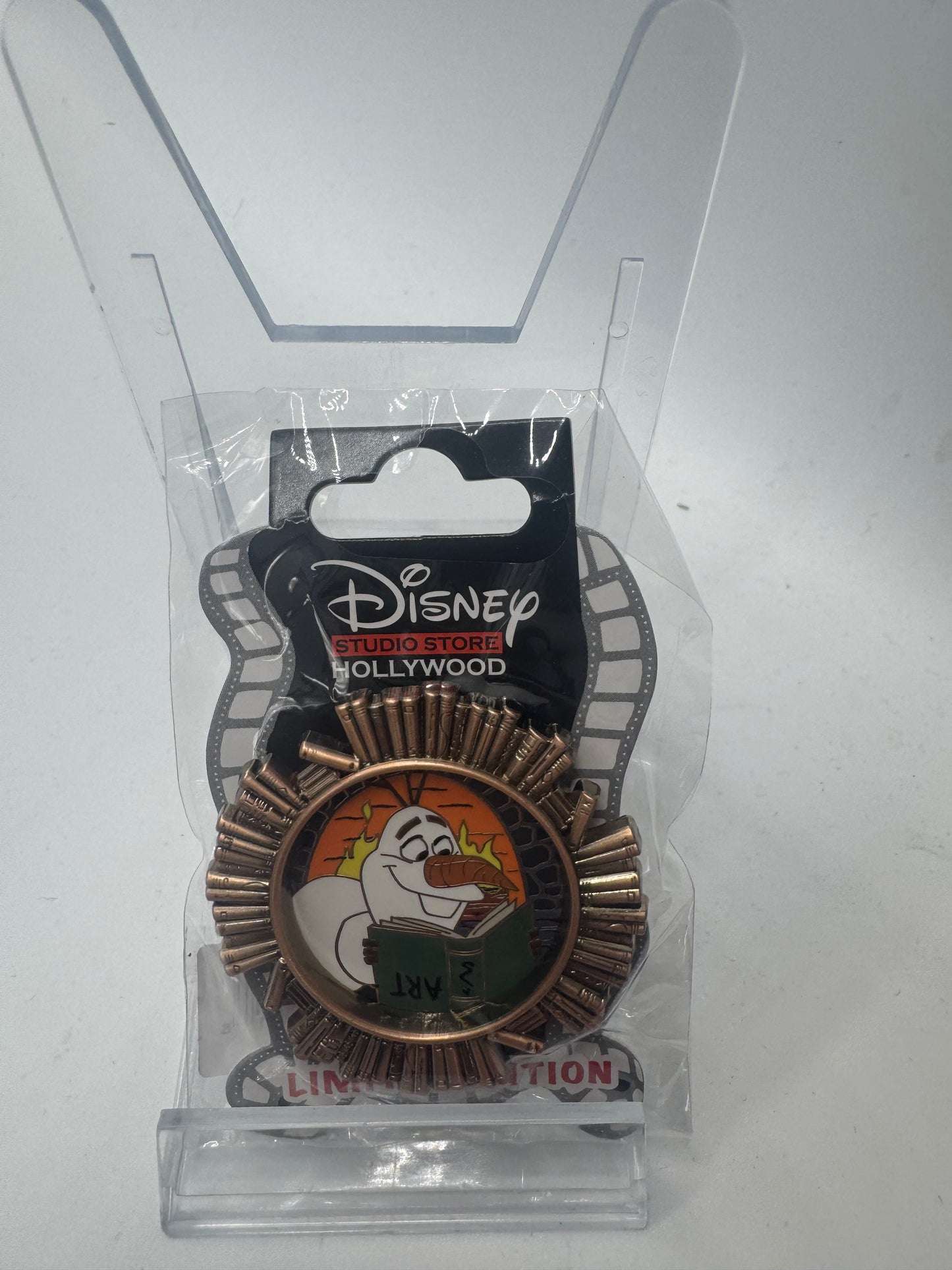 Olaf Circle of Books DSSH LE 400 Disney Pin