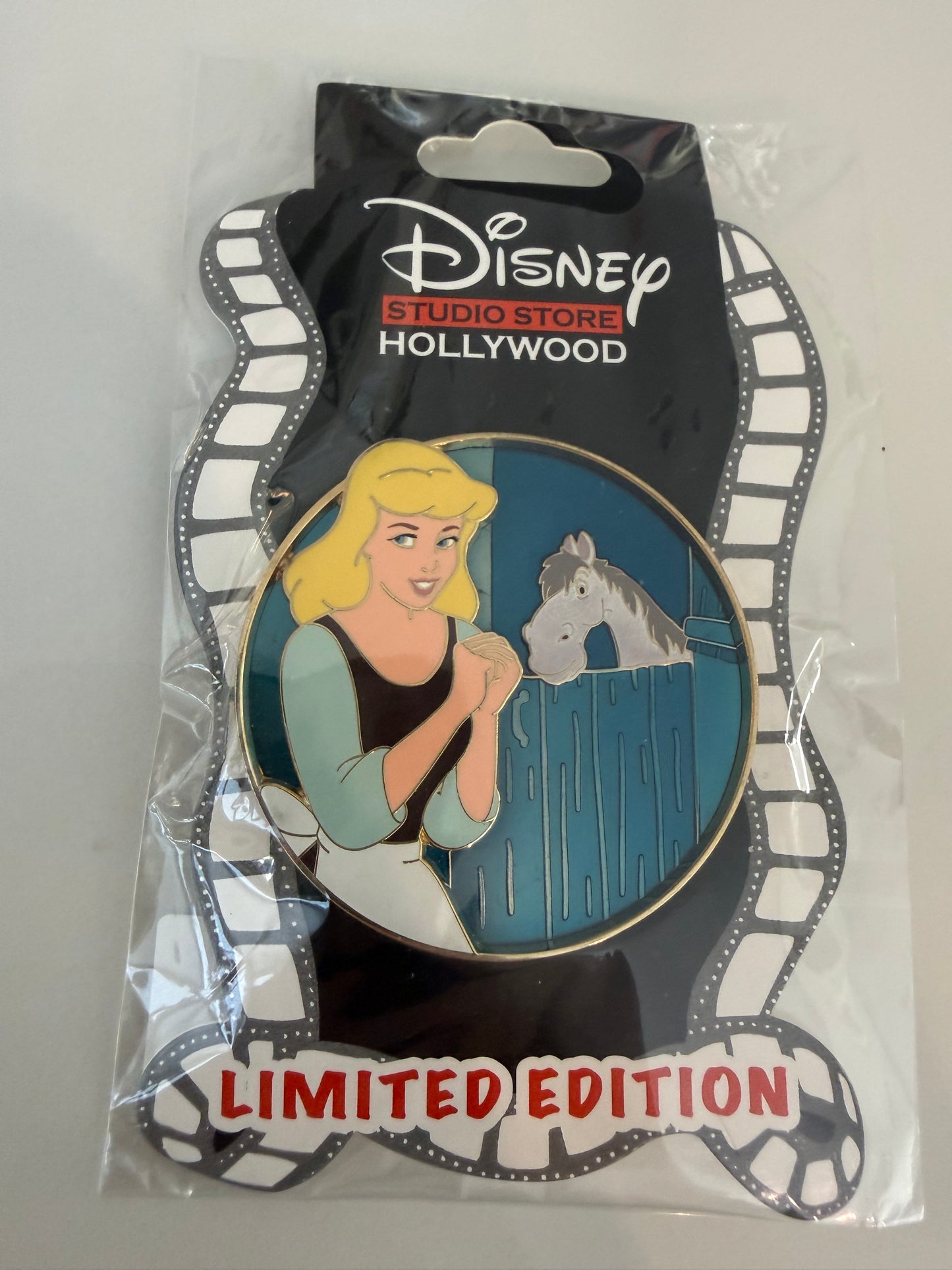 Cinderella Mane Friends DSSH LE 400 Disney Pin