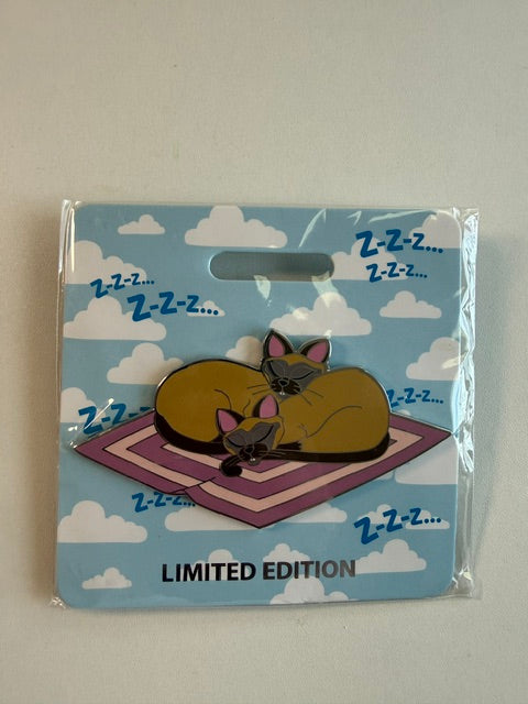 Si an Am Cat Nap WDI LE 300 Disney Pin
