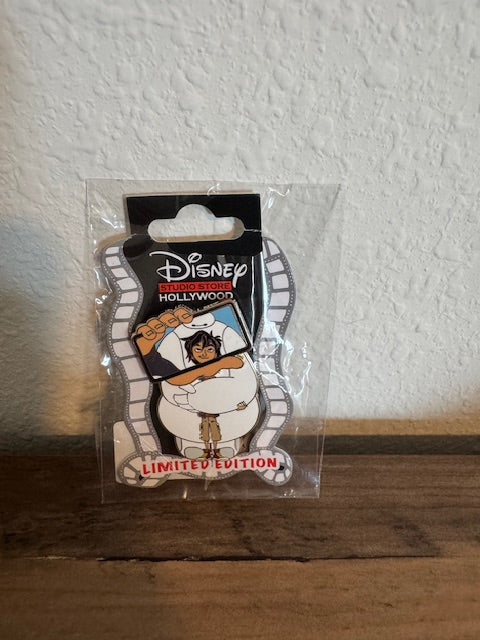 BH6 Selfie DSSH LE 400 Disney Pin