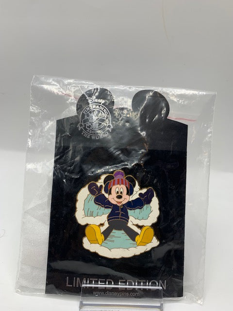 Mickey Mouse Snowman LE 100 Disney Pin