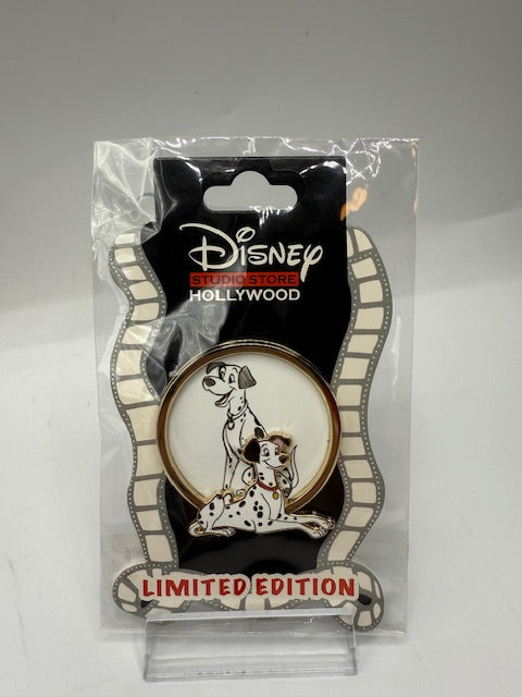 Pongo Self Protrait DSSH LE 400 Disney Pin