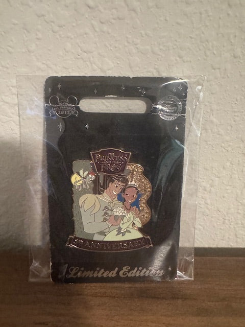 Princess and the Frog Shopping Disney Store LE 550 Disney Pin