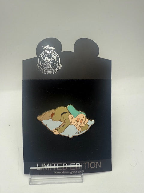 Dopey Shopping as Sleepy LE 100 Pin