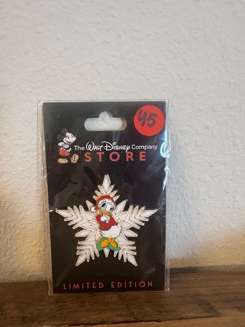 Daisy Snowflake DEC LE 250 Disney Pin