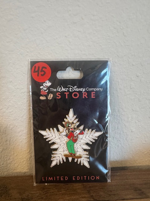 Goofy Snowflake DEC LE 250 Disney Pin