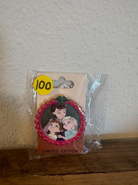 Frozen Mothers Day DEC LE 250 Disney Pin