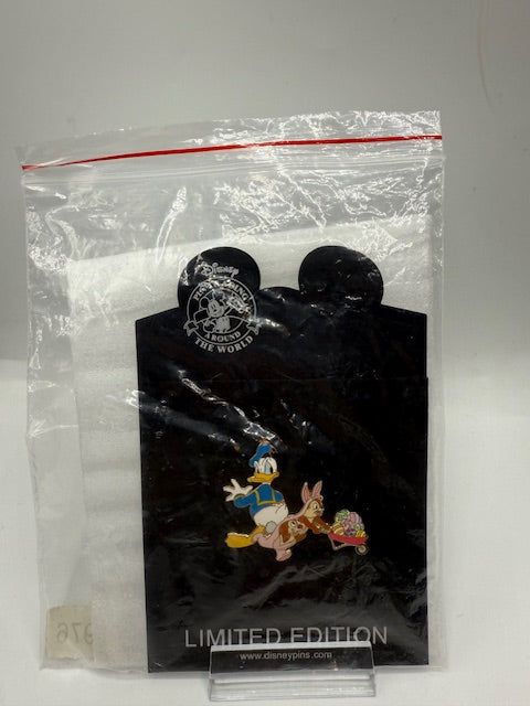 Donald Chip Dale Easter Bunnies Shopping LE 250 Disney Pin