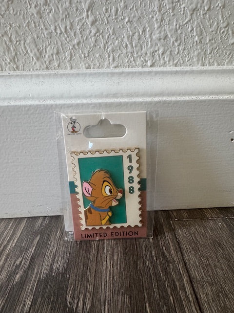 Oliver Stamp DEC LE 250 Disney Pin