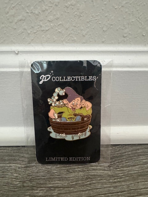 Dopey Bath Auctions LE 500 Disney Pin