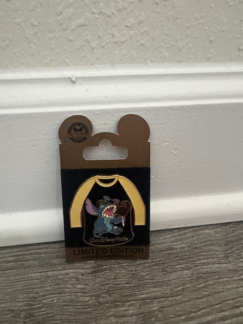 Stitch Gold Card T Shirt WDW LE 1000 Disney Pin