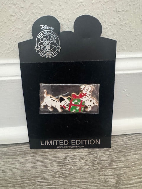 Lucky Rolly Shopping 101 Christmas LE 100 Disney Pin
