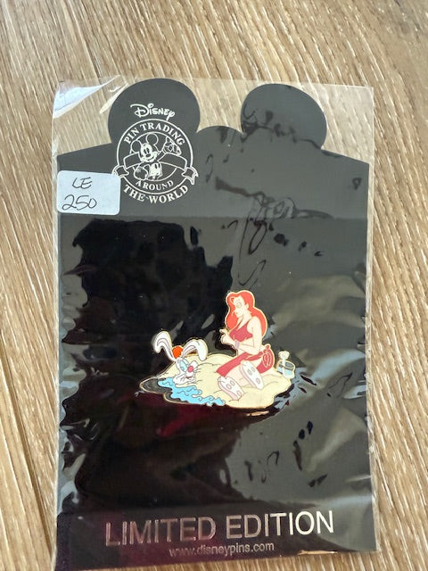 Jessica Rabbit Roger Shopping LE 250 Disney Pin