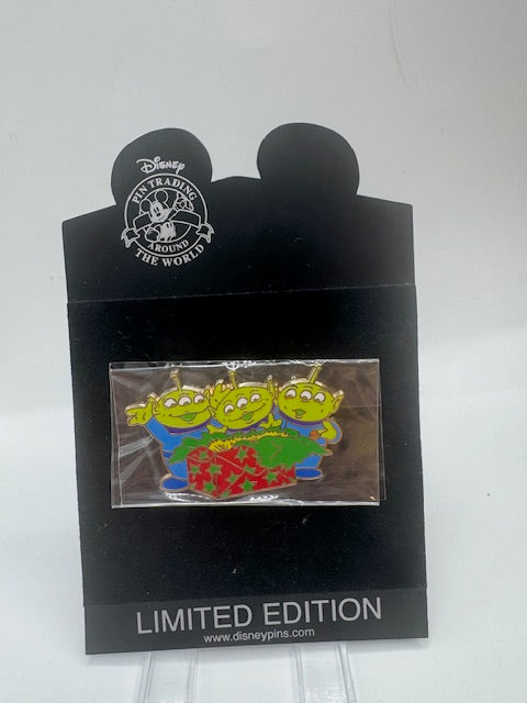 Little Green Men Shopping LE 100 Disney Pin
