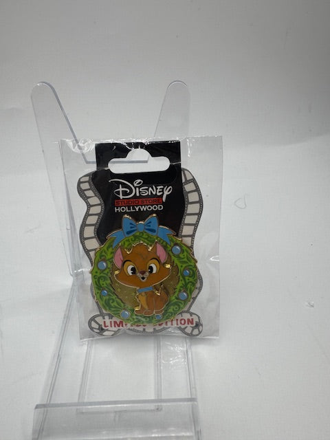 Oliver Cat Wreath DSSH LE 400 Disney Pin