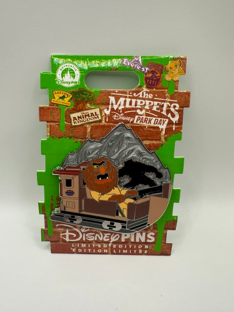 Muppets Park Day Everest LE 3000 Pin J