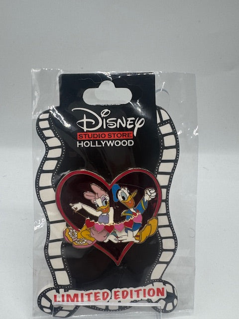 Donald Daisy Valentine DSSH LE 400 Disney Pin