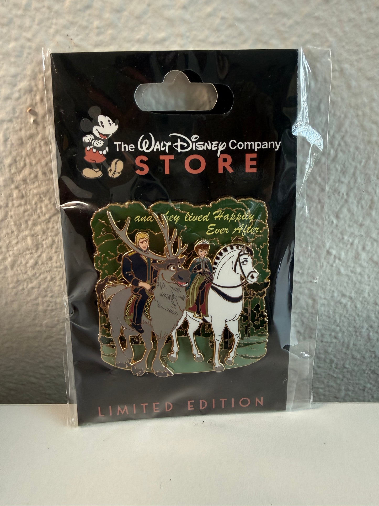 Anna DEC Happily Ever After DEC LE Disney Pin