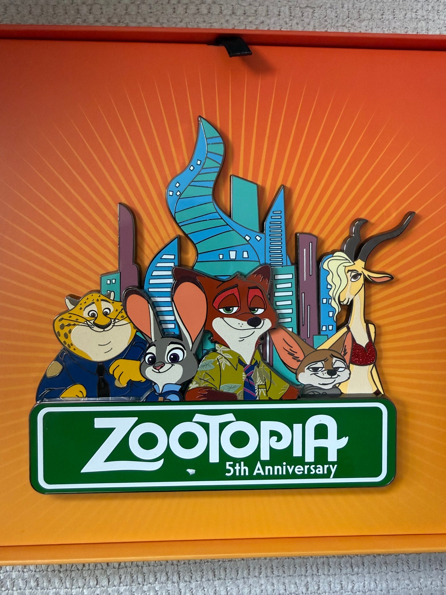 Zootopia Jumbo Pin WDI LE 200 Disney Pin