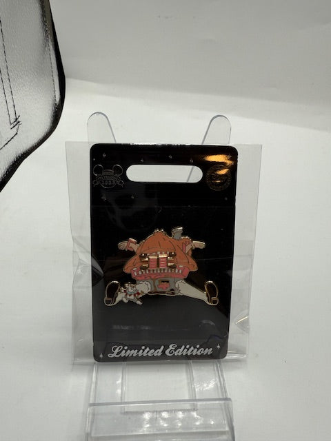 Alice in Wonderland White Rabbit House Disney Store UK LE 350 Disney Pin
