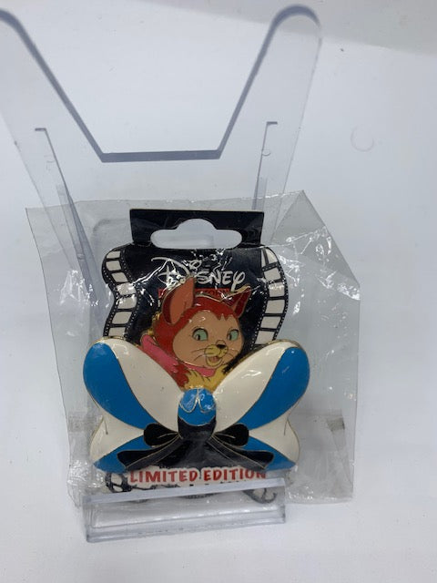 Dinah Bow DSSH LE 400 Disney Pin FLAWED