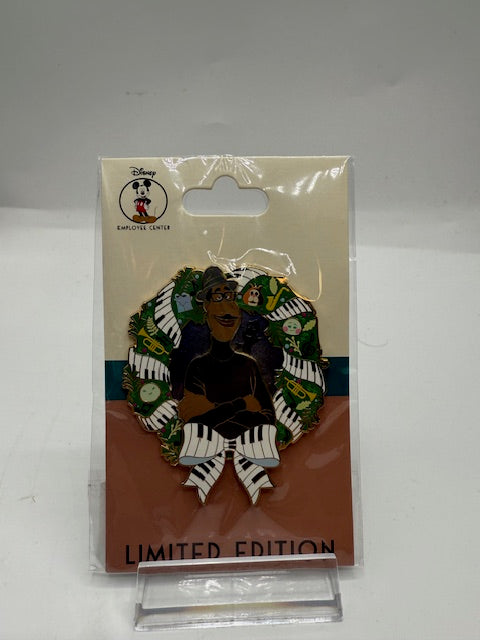 Joe DEC Wreath LE 400 Disney Pin