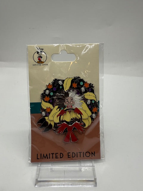 Cruella DEC Wreath LE 400 Disney Pin