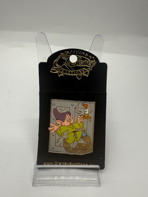 Dopey Auctions LE 1000 Candle Light Disney Pin