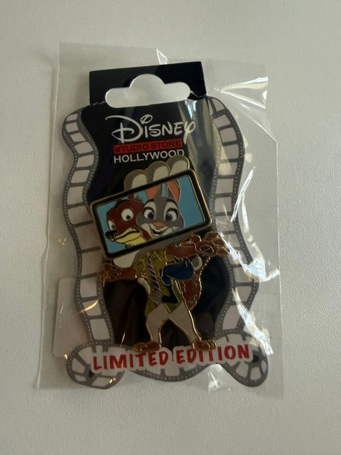 Zootopia Selfie DSSH LE 400 Disney Pin