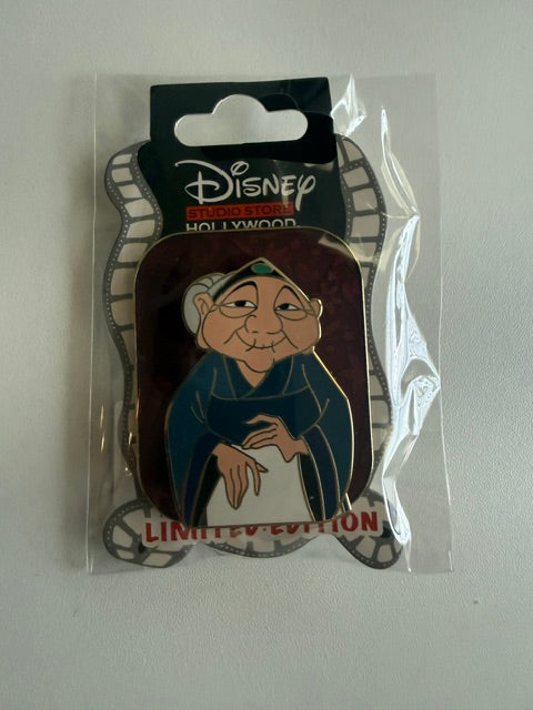 Grandma  DSSH Mothers Day LE 400 Disney Pin
