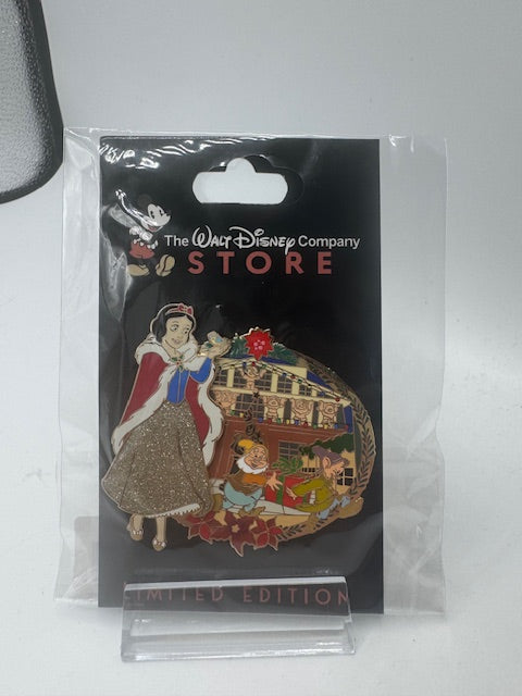 Snow Princess Jolly Christmas DEC LE 250 Disney Pin