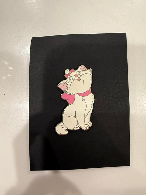 Marie Shopping LE 250 Disney Pin