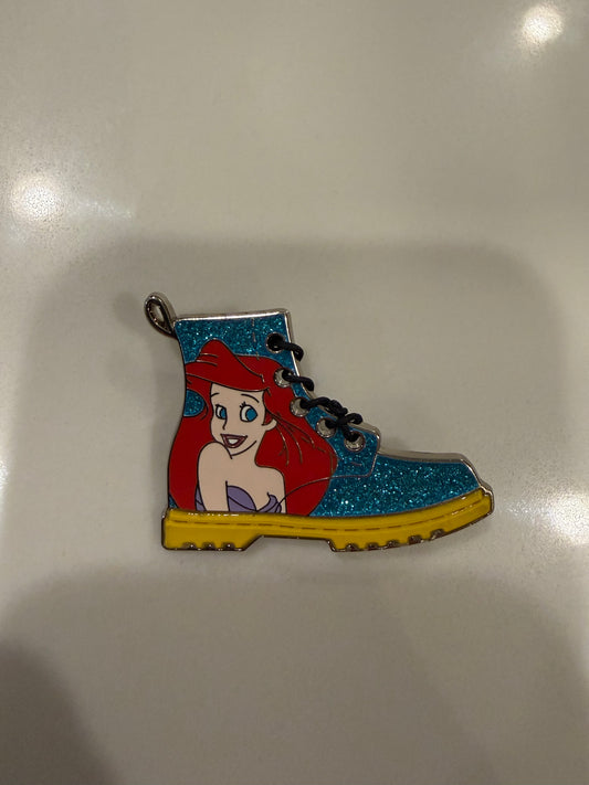 Ariel Shopping LE 500 Disney Pin