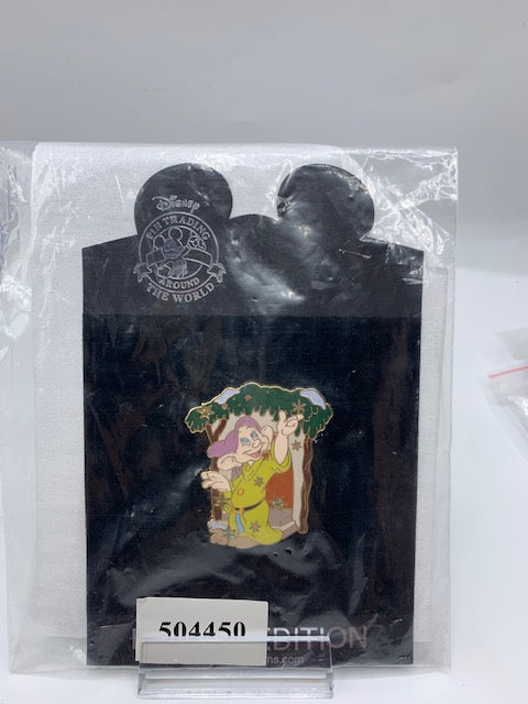 Dopey Whimsy Shopping LE 250 Disney Pin