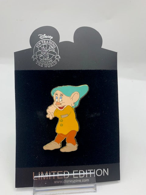 Dopey as Bashful Shopping LE 100 Disney Pins