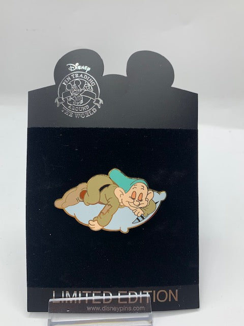 Dopey As Sleepy Shopping LE 100 Disney Pin