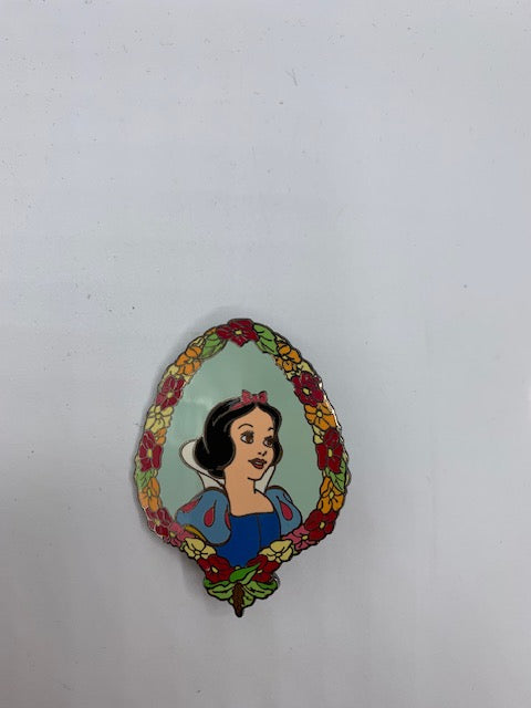 Snow White Auctions LE 100 Disney Pin