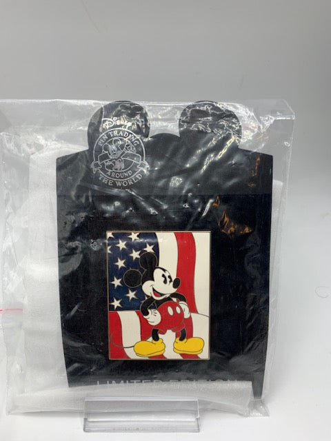 Mickey Mouse Flag shopping LE 135 Disney Pin