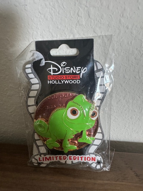 Pascal Green Cursive Cutie DSSH LE 300 Disney Pin