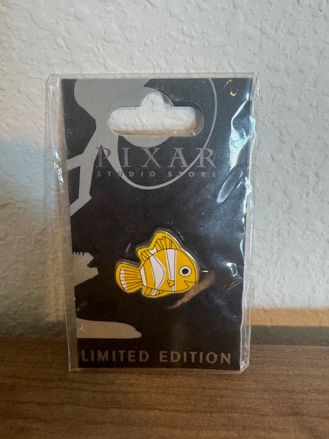 Nemo Pixar Studio Store LE 400 Disney Pin