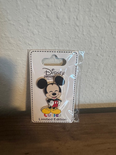 Mickey Cutie DSSH LE 300 Disney Pin