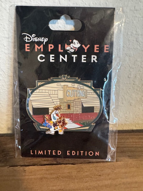 Olaf DEC Studio LE 250 Disney Pin