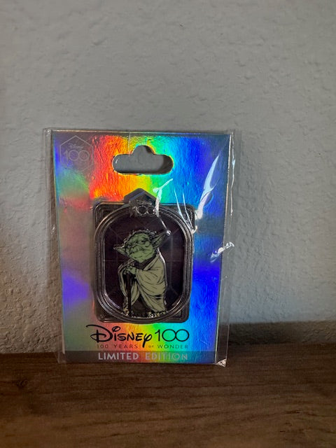 Yoda DEC 100 LE 400 Disney Pin