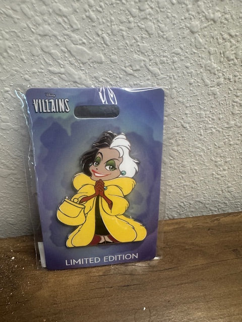 Cruella Chibi WDI LE 400 Villian Pin