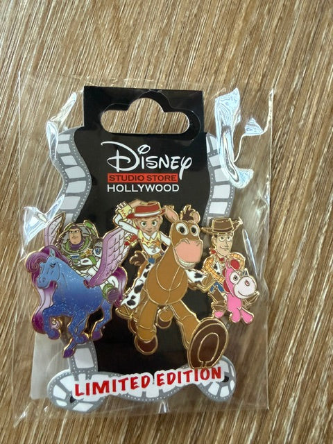 Cluster Toy Story 5 DSSH LE 400 Disney Pin
