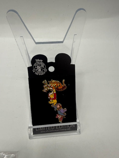 Winnie the Pooh Dangle Shopping X Mas LE 250 Disney Pin
